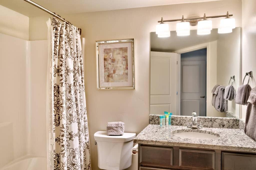 6H Spacious Redcliff Condo, Pool & Hot Tub Моуаб Екстериор снимка